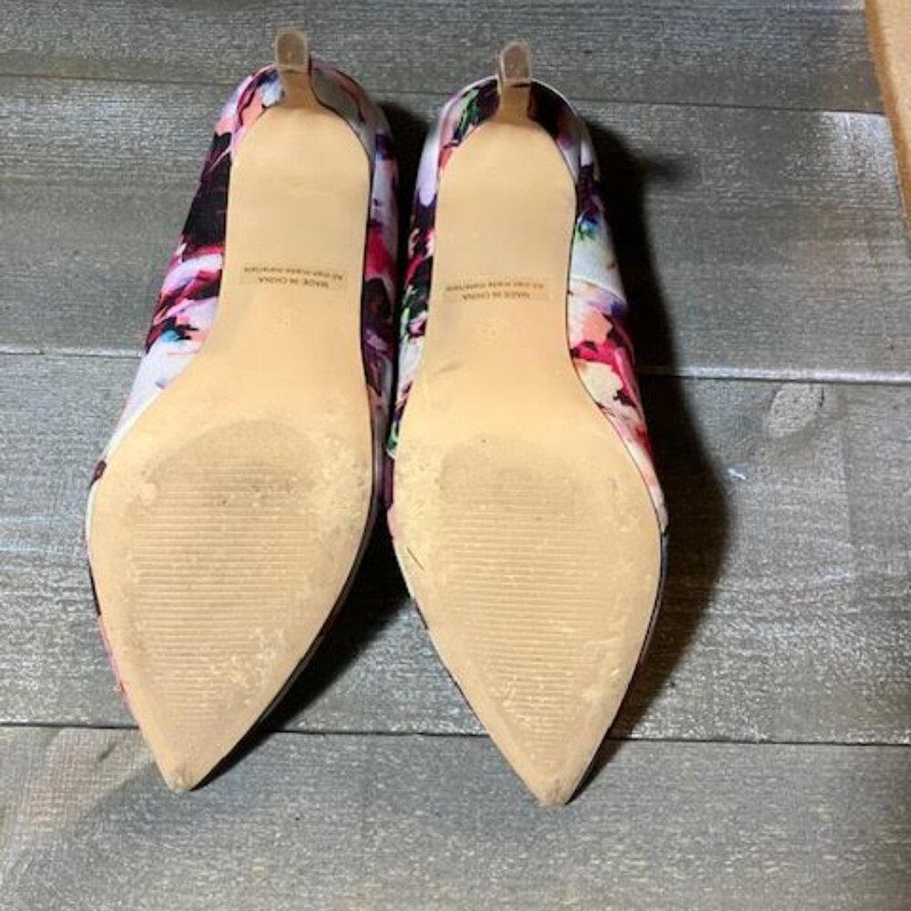 Dream Pairs pumps, size 9 Floral design - Picture 4 of 5